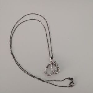 Kay Jeweler's Elegant Silver Pendant Necklace
